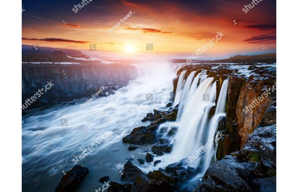Фотообои Водопады на фоне заката